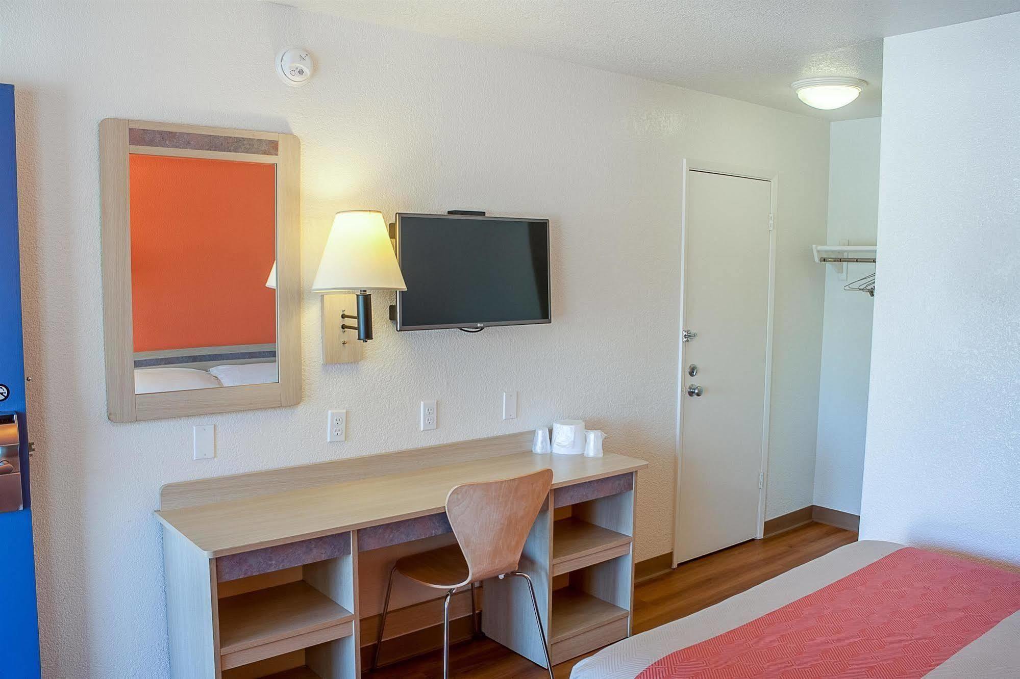 Motel 6-Ukiah, CA Bagian luar foto